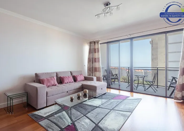 Elegant Apartment With Sea Views By Trip2Portugal