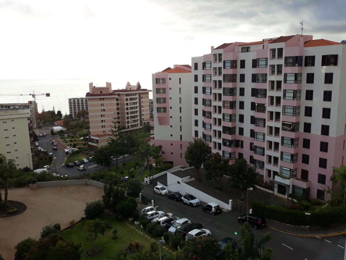Elegant With Sea Views By Trip2portugal * Funchal (Madeira)
